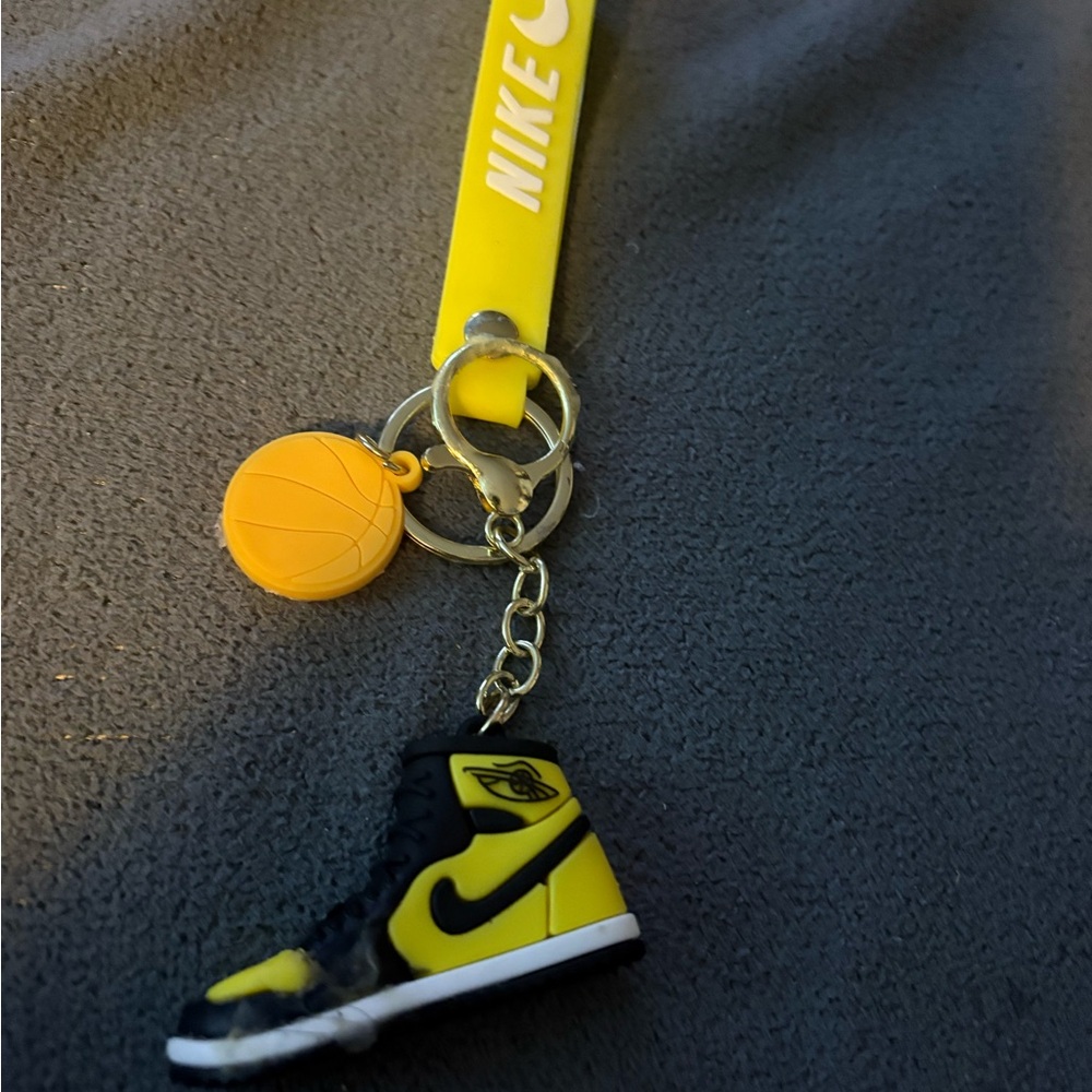 Nike Shoe Keychains - Picture 2 of 3